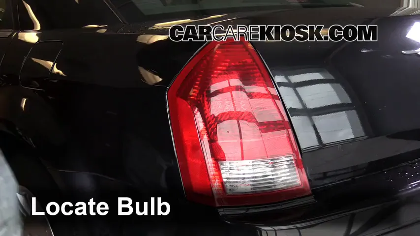 2007 Chrysler 300 2.7L V6 Lights Tail Light (replace bulb)